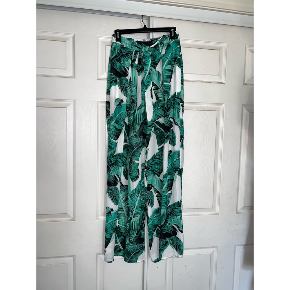 Fashion Nova Green and White Tropical Set. Size S.